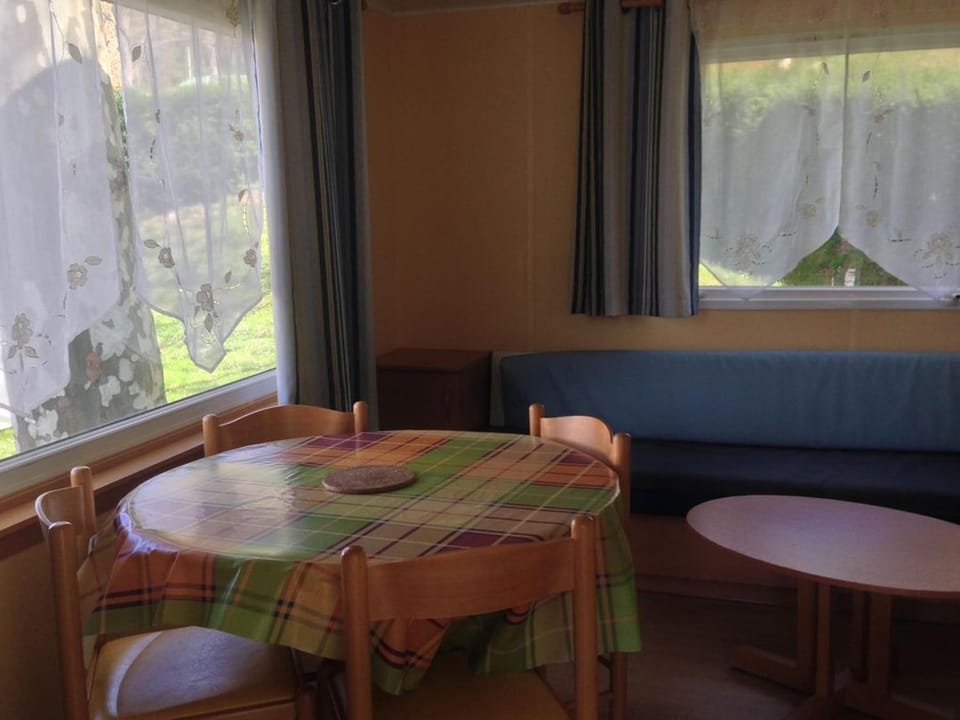 Mobil home avec terrasse - 4 pers. - API-1-52-1590 Campground/ 
RV Resort in Occitanie