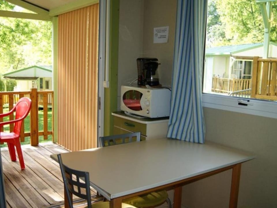 Chalet avec terrasse - 2 pers. - API-1-52-1592 Campground/ 
RV Resort in Occitanie