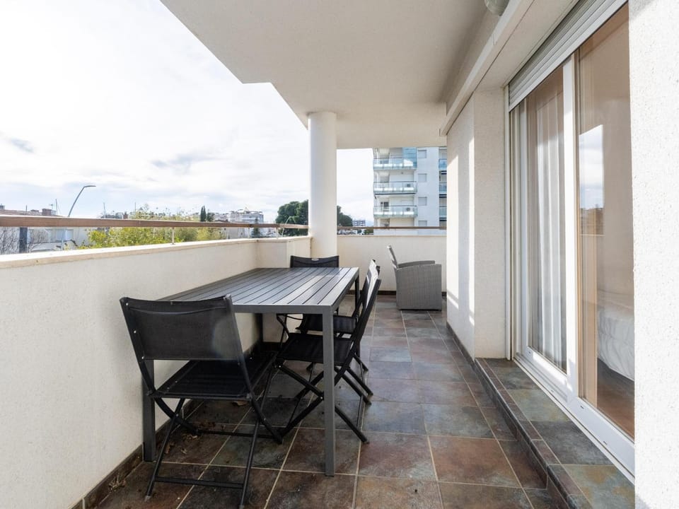 Apartamento Luminoso con Terraza y Parking en Santa Margarita - ES-228-206 Apartment in Roses