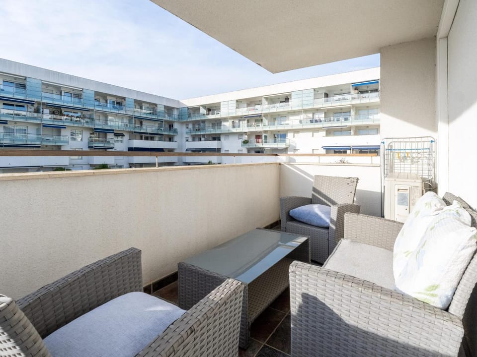 Apartamento Luminoso con Terraza y Parking en Santa Margarita - ES-228-206 Apartment in Roses
