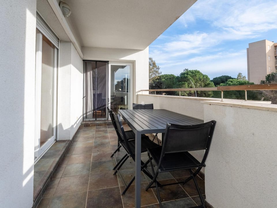 Apartamento Luminoso con Terraza y Parking en Santa Margarita - ES-228-206 Apartment in Roses