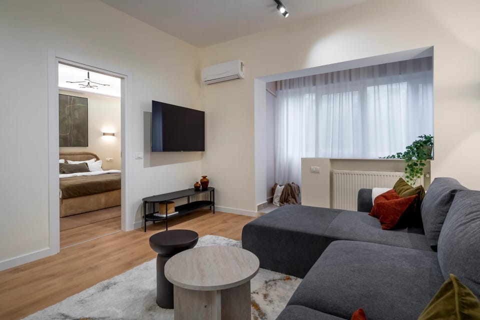TV and multimedia, Living room, Seating area, air conditioner