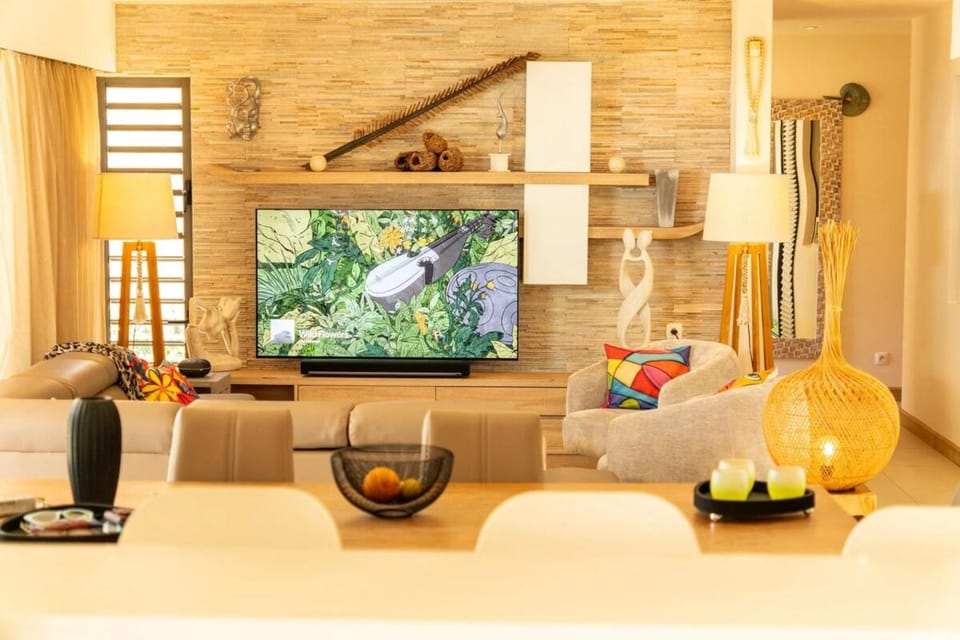 TV and multimedia, Living room, Seating area, Evening entertainment