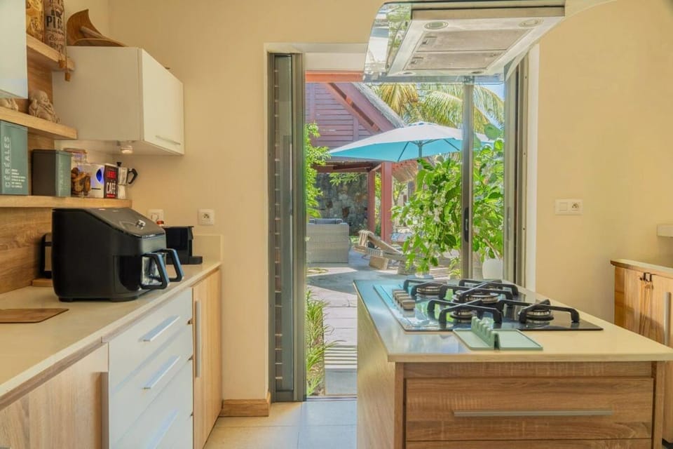 Patio, Kitchen or kitchenette, stove