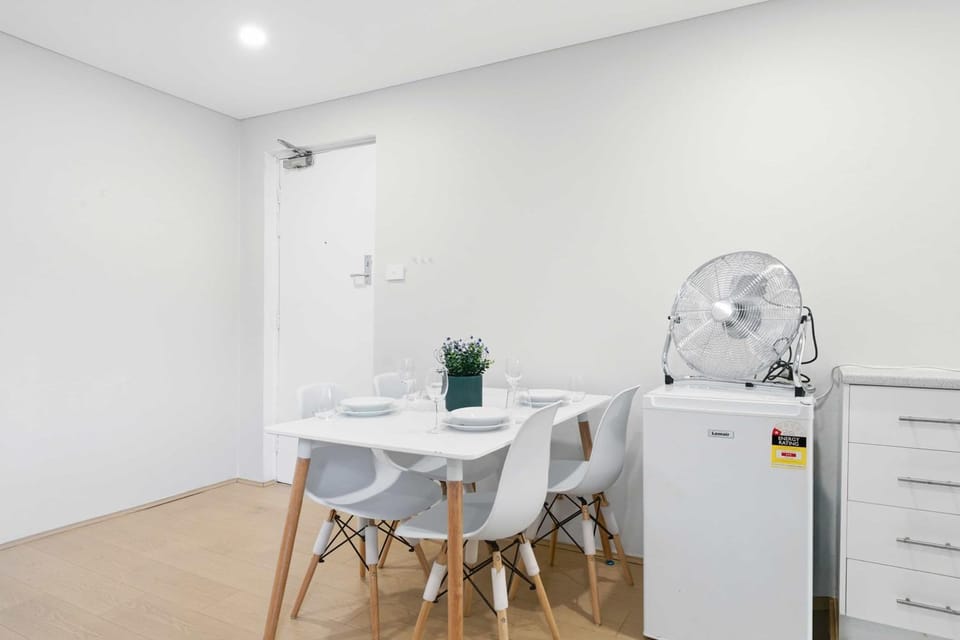 MetaWise BnB Light-Filled Studio Room 5 Apartment in Sydney
