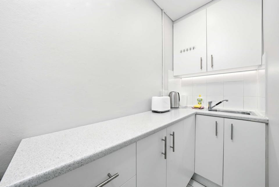 MetaWise BnB Light-Filled Studio Room 5 Apartment in Sydney