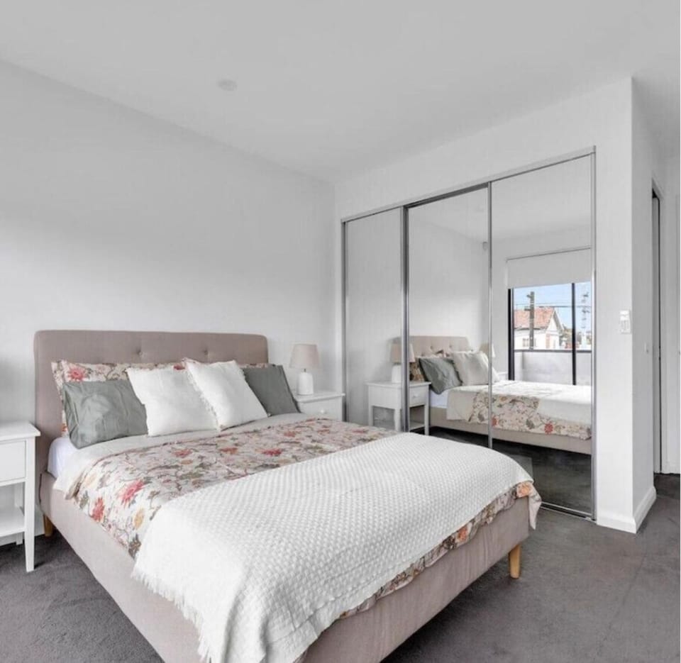 The Comfort Queen on Queen House in Melbourne
