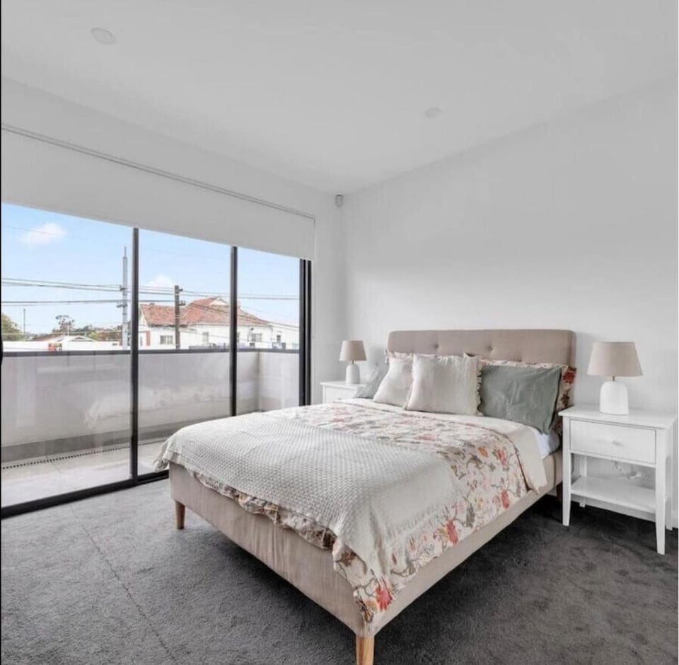 The Comfort Queen on Queen House in Melbourne