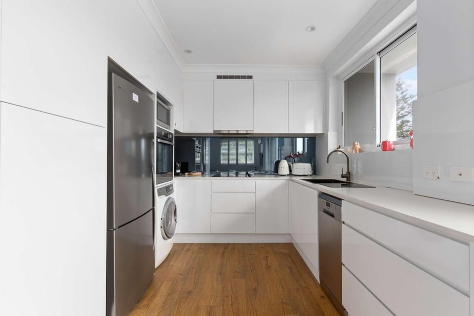 Sunny Manly Apartment Steps from Beach & Cafes Apartment in Manly