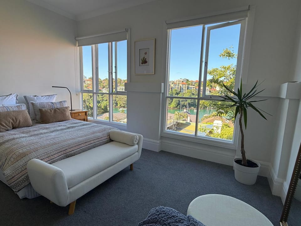 Neutral Bay Stunning Two Bedroom Apartment Apartment in Sydney