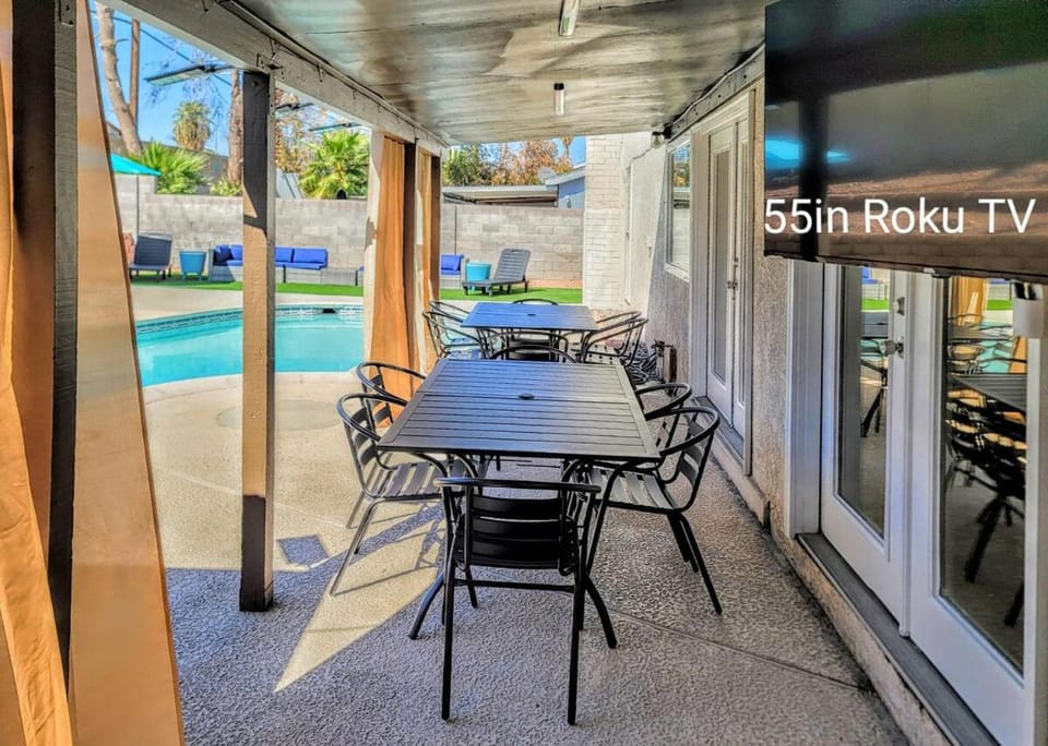 Las Vegas Family Oasis with Pool, Spa near LV-Strip, Airport House in Paradise