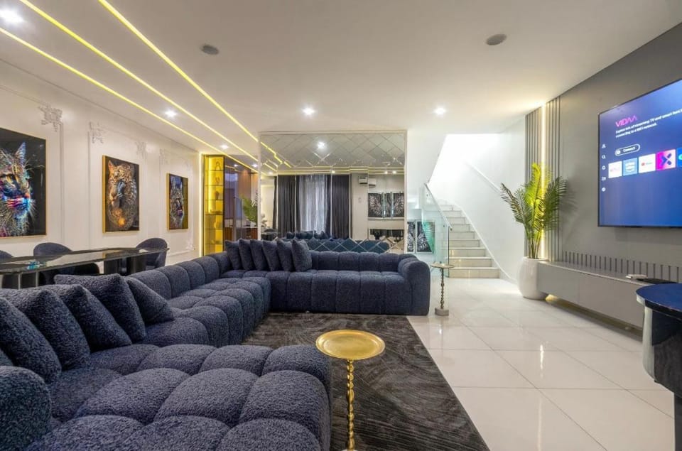 Communal lounge/ TV room, Living room, Seating area