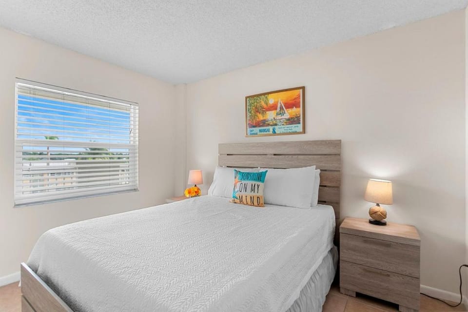 Spacious Beachfront Condo with Stunning Gulf Views Apartment in Indian Shores