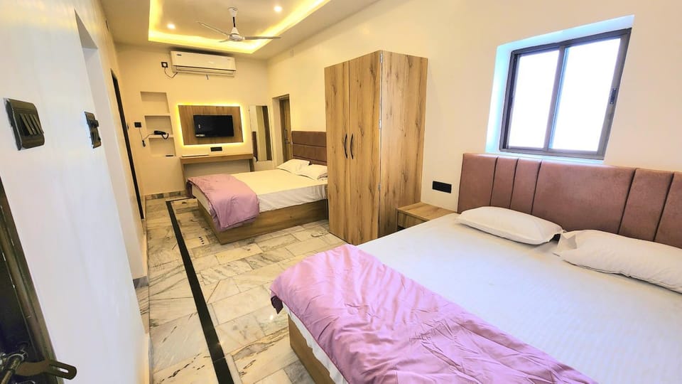 Bed, TV and multimedia, Photo of the whole room, Bedroom, wardrobe, air conditioner