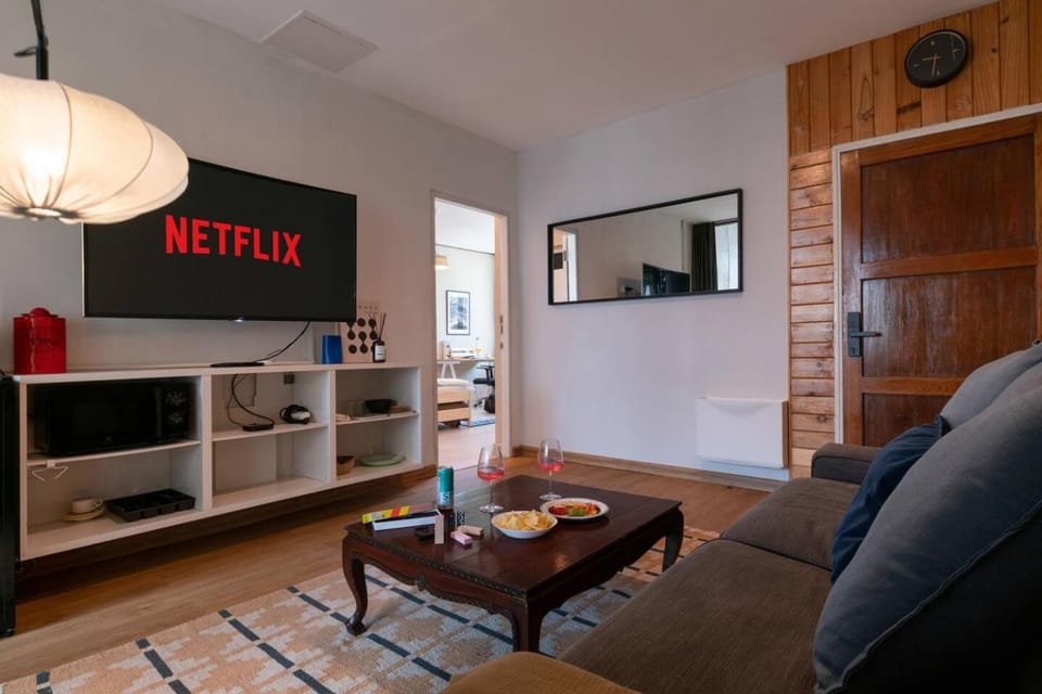 King Room + Fast Wi-Fi • Ekkamai BTS Nearby Apartment in Bangkok