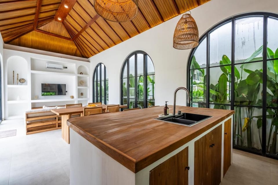 Elegant 1BR Villa with Private Pool - Canggu Villa in North Kuta