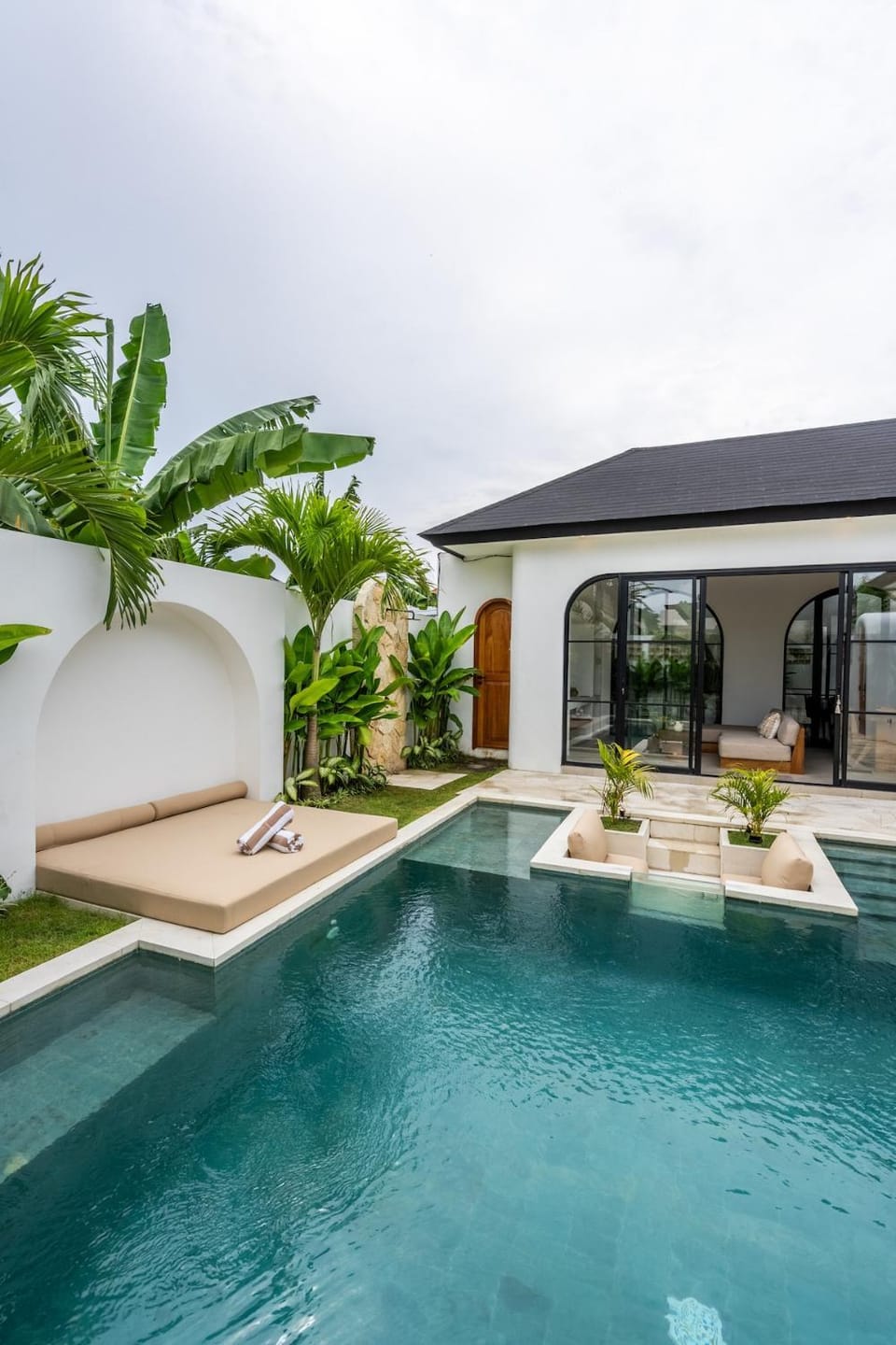 Property building, Garden, Swimming pool