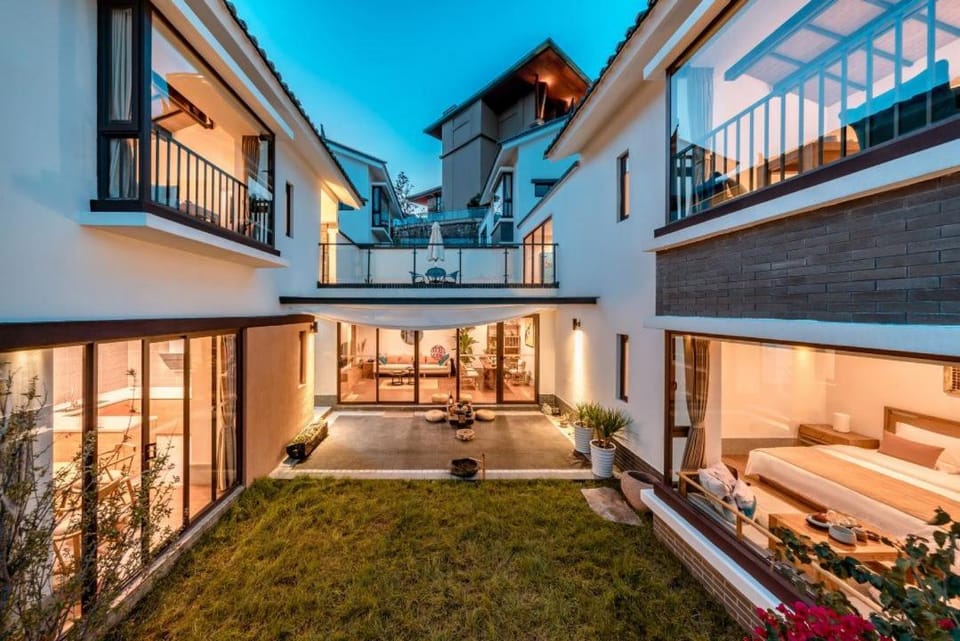 Property building, Garden, Balcony/Terrace, Garden view