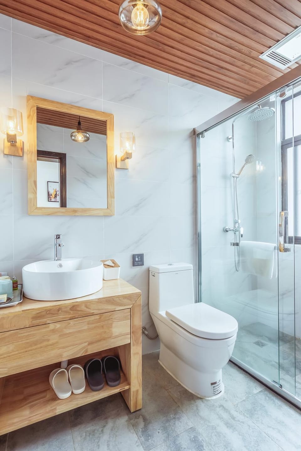 Shower, Toilet
