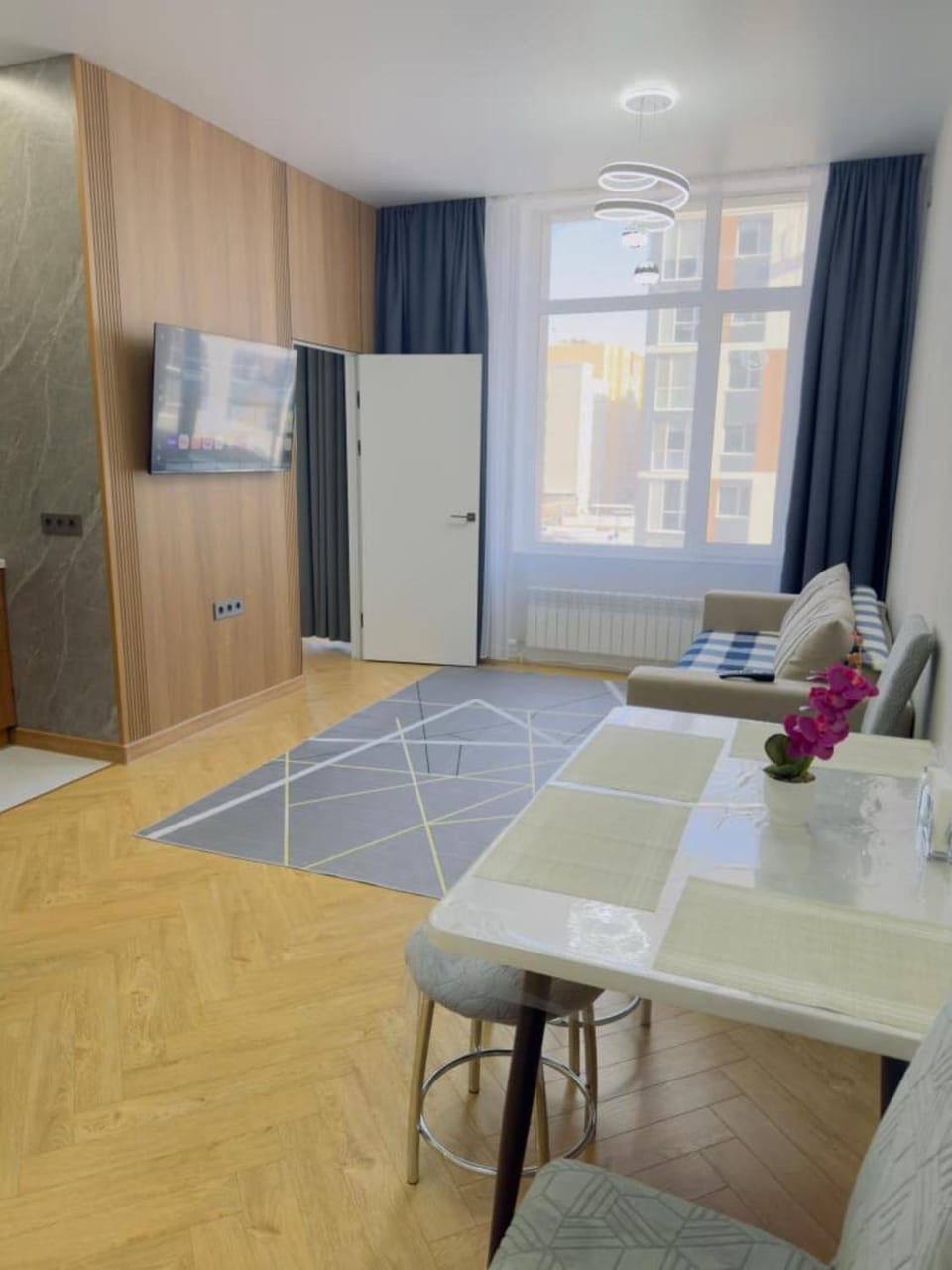 TV and multimedia, Living room, Seating area, Dining area