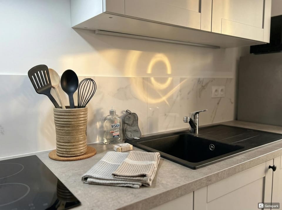 Coffee/tea facilities, Kitchen or kitchenette, heating, heating, microwave, oven, pet friendly, stove, stove