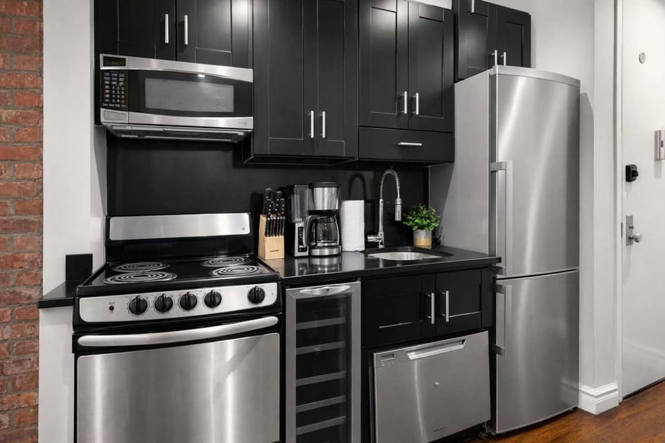 Stylish 3-Bedroom Midtown East Stay Apartment in Midtown