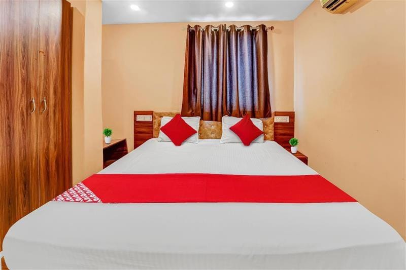 Hotel O THE VIRAAJ BANQUET & HOTEL Hotel in Noida