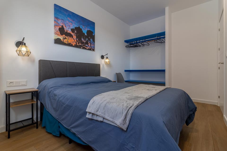 Bed, Photo of the whole room, Bedroom