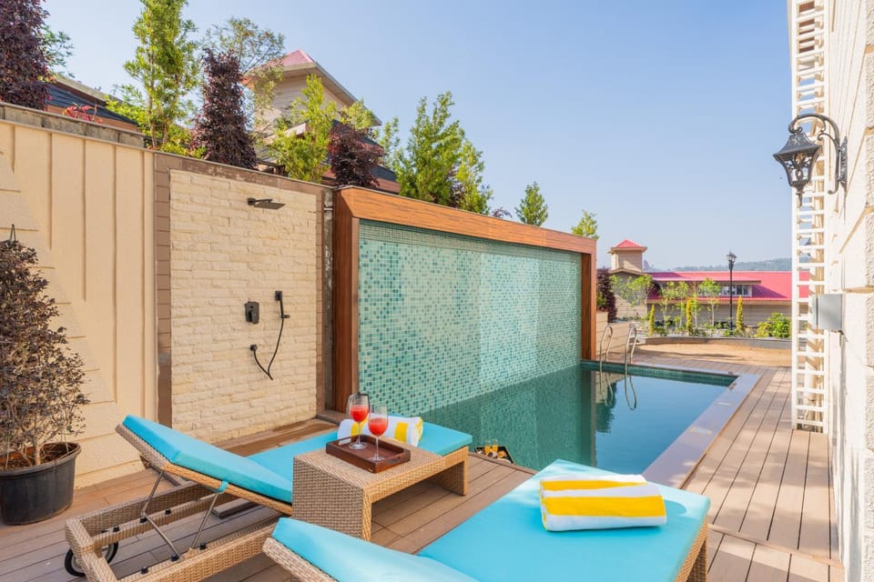 Pool view, Swimming pool