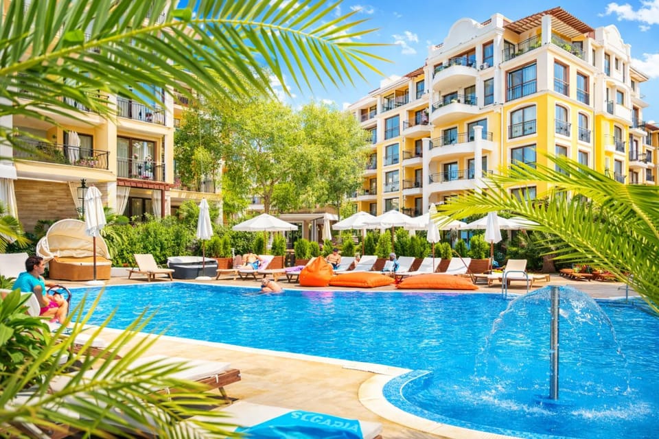 Swimming pool, Swimming pool, sunbed