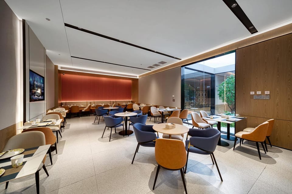 Restaurant/places to eat, Seating area