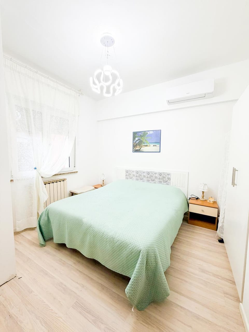 Bedroom, air conditioner