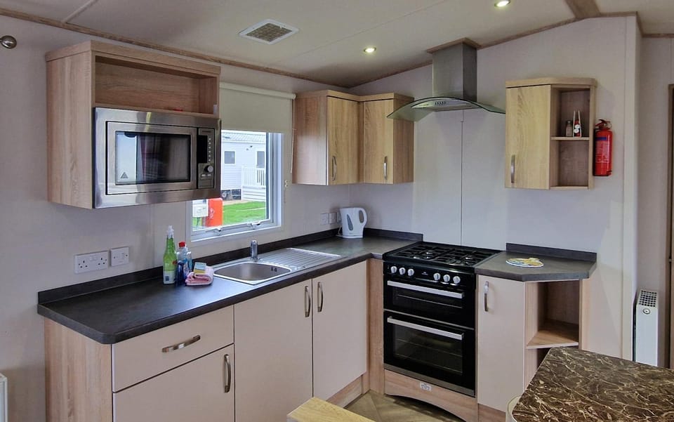 Emily Caravan, Relax and Unwind at Seal Bay Resort Apartment in Selsey
