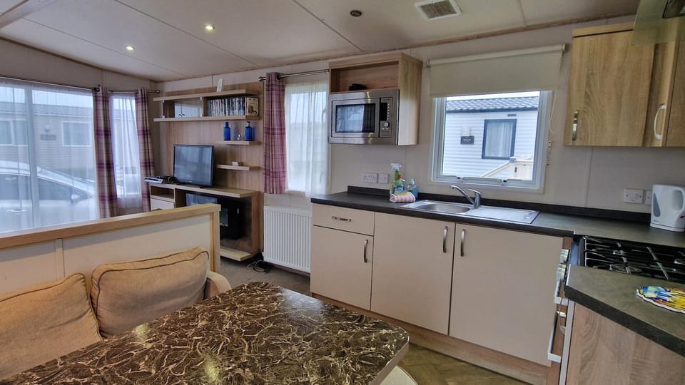 Emily Caravan, Relax and Unwind at Seal Bay Resort Apartment in Selsey