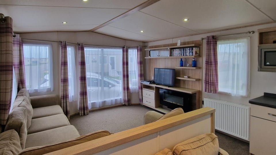 Emily Caravan, Relax and Unwind at Seal Bay Resort Apartment in Selsey