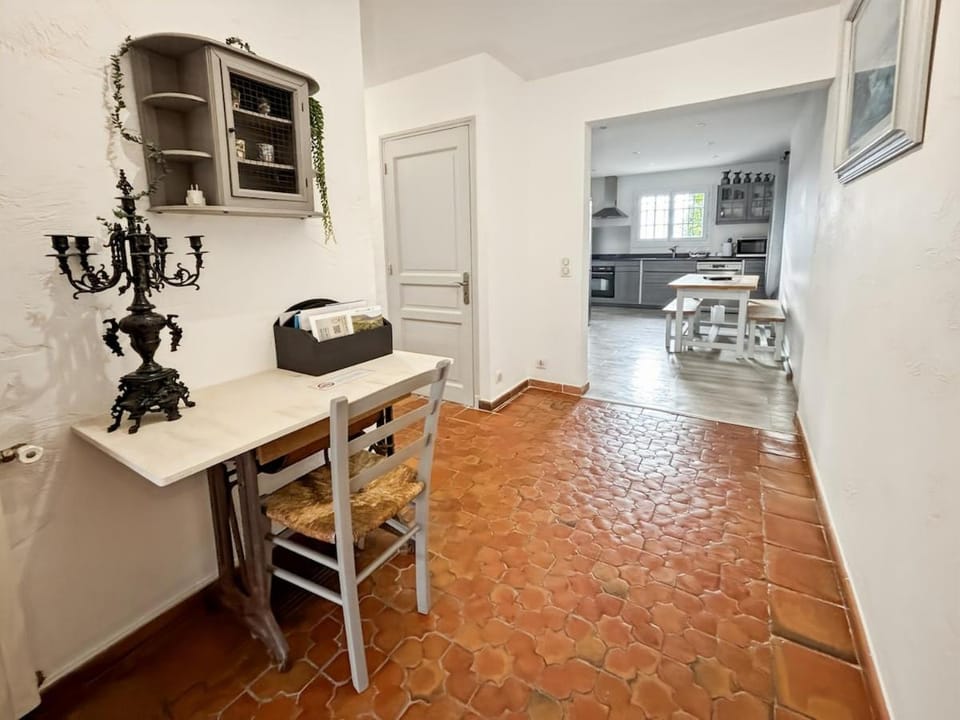 Appartement 2 pièces indépendant Piscine et jardin LA ROQUETTE SUR SIAGNE Apartment in French Riviera