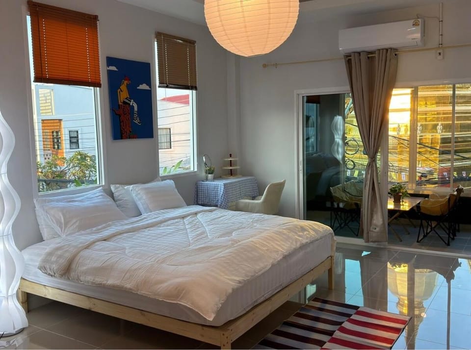 View (from property/room), Photo of the whole room, Bedroom