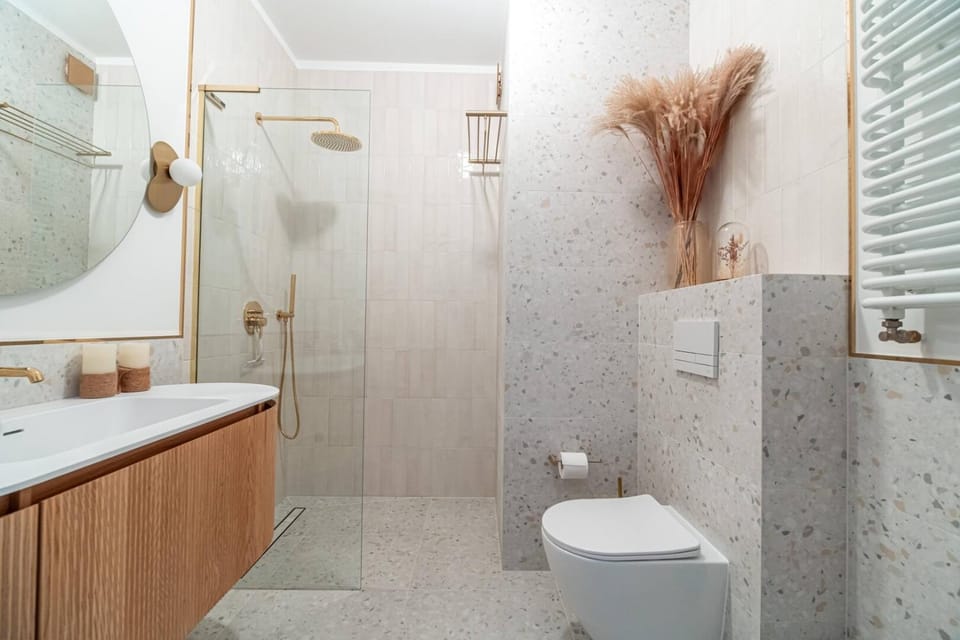 Shower, Toilet, Summer, Bathroom, towels