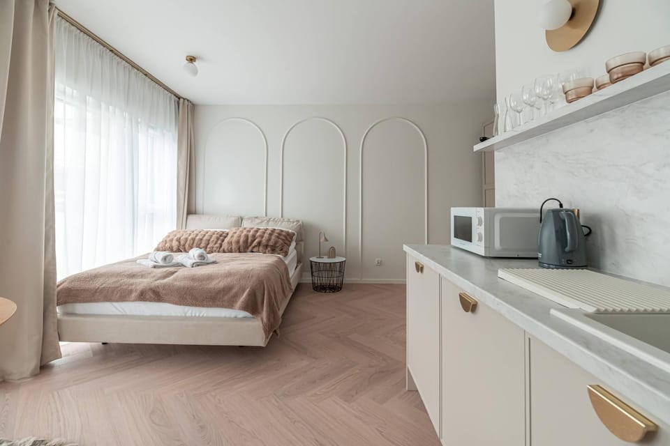 Bed, View (from property/room), Balcony/Terrace, Kitchen or kitchenette, microwave, oven, stove, towels