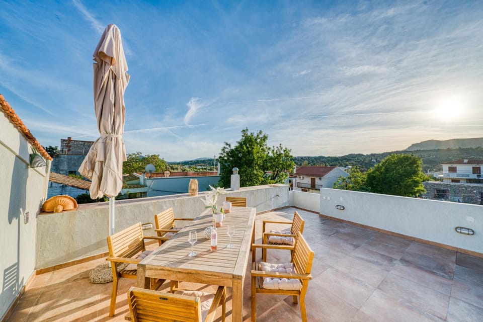 Day, Natural landscape, View (from property/room), Balcony/Terrace, Dining area
