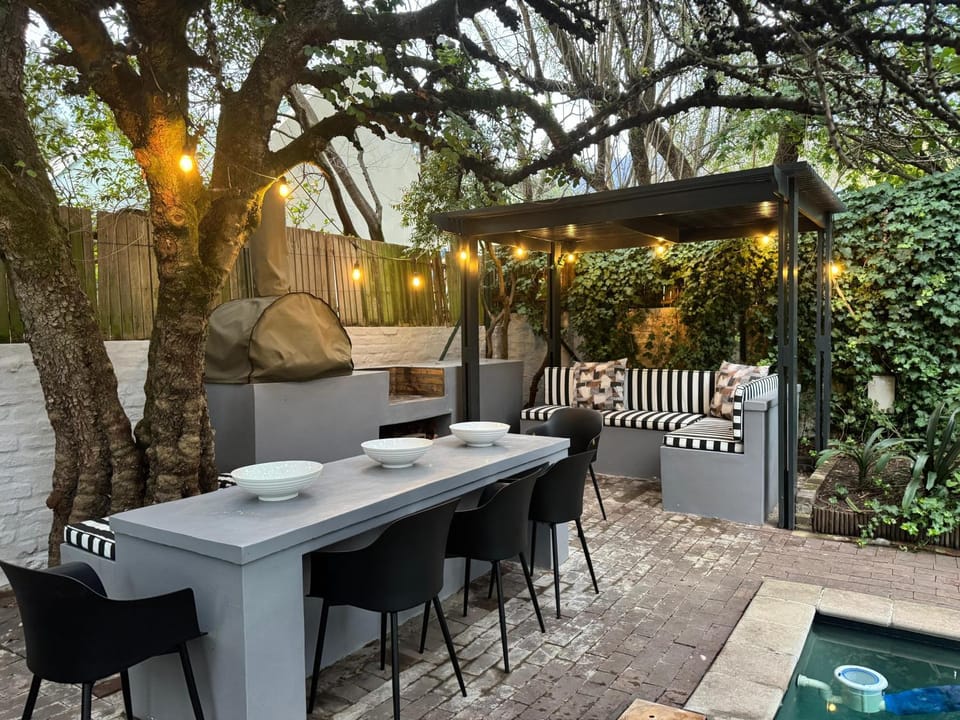 BBQ facilities, Dining area, Swimming pool