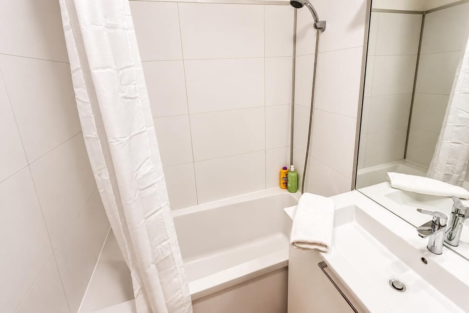 Bathroom, Bath, towels