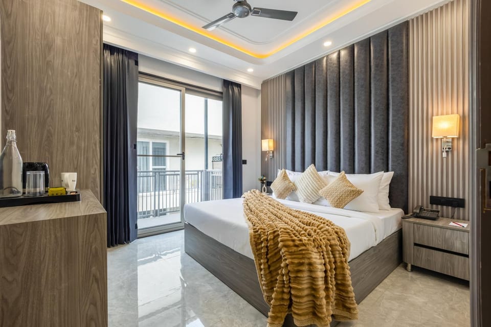 Bed, Coffee/tea facilities, Balcony/Terrace, Photo of the whole room, Bedroom, City view, wardrobe