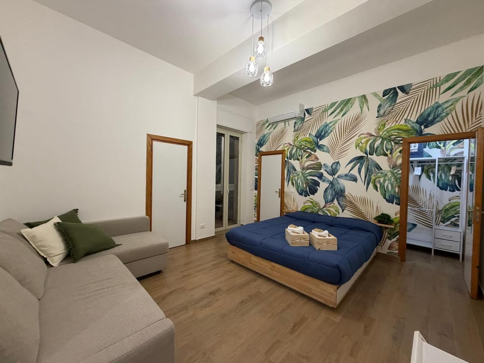 Bed, Living room, Photo of the whole room, Seating area, Bedroom