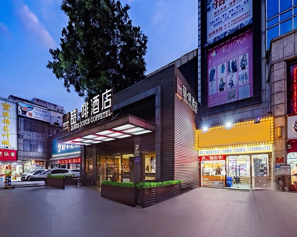 Property building, Night, Neighbourhood, City view, Street view, Location, Parking
