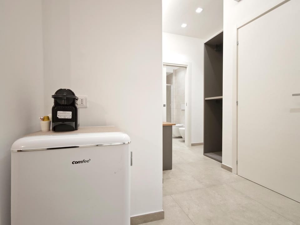 Bedroom, locker