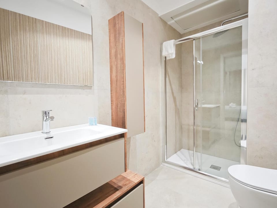 Shower, Toilet, Bathroom