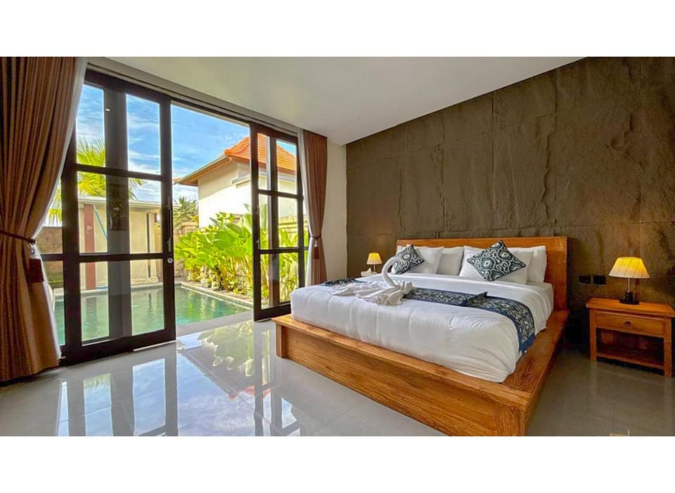 Bed, Natural landscape, Photo of the whole room, Bedroom, towels