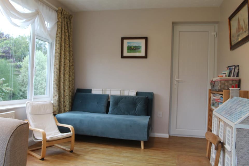 Bed, Living room, Seating area