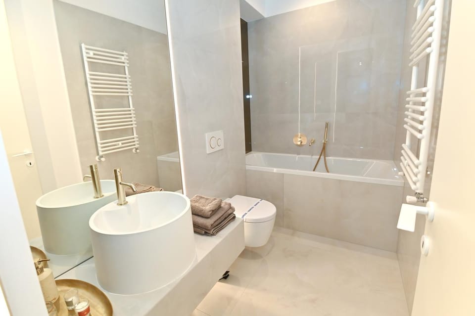 Bathroom, Bath